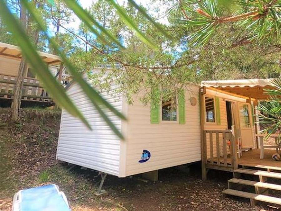 Camping Pas Cher vous présente avec son site Officiel campingpascher.fr, le Camping Paradis - Le Ruou classé 4 étoiles, situé sur la commune de Villecroze dans le département Var (Provence Alpes Côte D'azur) en France. Le camping Paradis - Le Ruou vous propose un hébergement de type mobil-home de 32 m² pour 6 personnes. L'établissement vous propose 10 autres types d'hébergements. Découvrez tous nos séjours à petits prix dans la commune et aux alentours de Villecroze du département : Var (Provence Alpes Côte D'azur). Les Avis clients pour le Camping Paradis - Le Ruou sont de 7 sur 10. LacMerRivière, Parc aquatique, Piscine chauffée, Piscine extérieure, Animations familiales, Club ados, Club enfants, Aire de jeux enfants, Canoë-kayak, Canyoning, Court de tennis, Ping-pong, Pédalo, Pétanque, Rafting, Randonnée, Terrain multisports, Dépôt de pain, Snack/Bar, Supermarché,... En savoir plus : cliquez-ICI.
