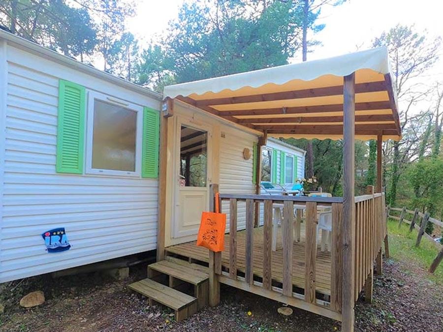 Camping Pas Cher vous présente avec son site Officiel campingpascher.fr, le Camping Paradis - Le Ruou classé 4 étoiles, situé sur la commune de Villecroze dans le département Var (Provence Alpes Côte D'azur) en France. Le camping Paradis - Le Ruou, vous présente un hébergement de type mobil-home de 24 m² pour 4 personnes. Le camping Paradis - Le Ruou vous propose du sam. 06 juin au sam. 13 juin 2026 pour 7 nuits à 227€. Cette location propose 12 dates différentes pour réserver votre séjour. Découvrez également les 10 autres gammes d'hébergements du camping. Les Avis clients pour le Camping Paradis - Le Ruou sont de 7 sur 10. LacMerRivière, Parc aquatique, Piscine chauffée, Piscine extérieure, Animations familiales, Club ados, Club enfants, Aire de jeux enfants, Canoë-kayak, Canyoning, Court de tennis, Ping-pong, Pédalo, Pétanque, Rafting, Randonnée, Terrain multisports, Dépôt de pain, Snack/Bar, Supermarché,... En savoir plus : cliquez-ICI.