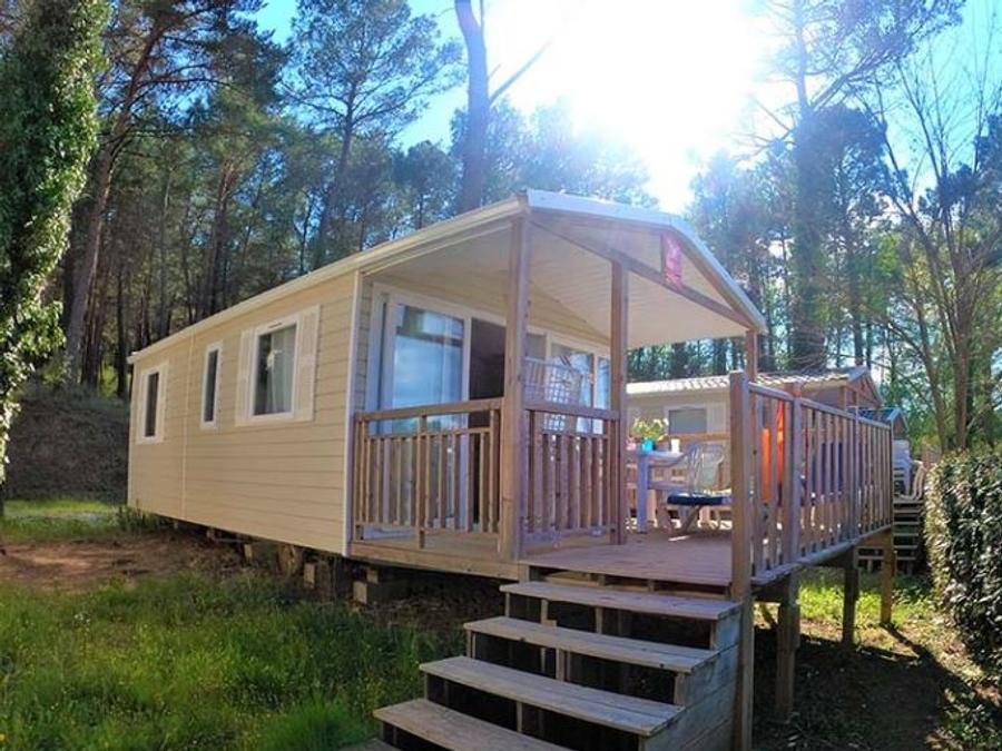 Camping Pas Cher vous présente avec son site Officiel campingpascher.fr, le Camping Paradis - Le Ruou classé 4 étoiles, situé sur la commune de Villecroze dans le département Var (Provence Alpes Côte D'azur) en France. Le camping Paradis - Le Ruou, vous présente un hébergement de type mobil-home de 24 m² pour 4 personnes. Le camping Paradis - Le Ruou vous propose du sam. 20 juin au sam. 27 juin 2026 pour 7 nuits à 341€. Cette location propose 9 dates différentes pour réserver votre séjour. Découvrez également les 10 autres gammes d'hébergements du camping. Les Avis clients pour le Camping Paradis - Le Ruou sont de 7 sur 10. LacMerRivière, Parc aquatique, Piscine chauffée, Piscine extérieure, Animations familiales, Club ados, Club enfants, Aire de jeux enfants, Canoë-kayak, Canyoning, Court de tennis, Ping-pong, Pédalo, Pétanque, Rafting, Randonnée, Terrain multisports, Dépôt de pain, Snack/Bar, Supermarché,... En savoir plus : cliquez-ICI.