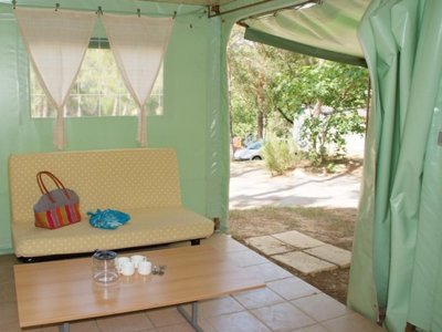 Cliquez pour découvrir toutes les photos de l'HÉBERGEMENT ! bungalow toilé - Paradis - Le Ruou photo 3