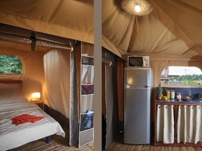 Cliquez pour découvrir toutes les photos de l'HÉBERGEMENT ! bungalow toilé - Paradis - Le Ruou photo 2