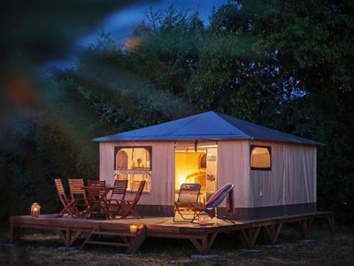 Cliquez pour découvrir toutes les photos de l'HÉBERGEMENT ! bungalow toilé - Paradis - Le Ruou photo 4