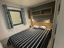 Camping Pas Cher vous présente avec son site Officiel campingpascher.fr, le Camping Le Mas Des Sédariès classé 3 étoiles, situé sur la commune de Villefort dans le département Lozere (Languedoc Roussillon) en France. Le camping Le Mas Des Sédariès, vous présente un hébergement de type mobil-home de 32 m² et télévision. Le camping Le Mas Des Sédariès vous propose du sam. 29 août au sam. 05 septembre 2026 pour 7 nuits à 456€. Cette location propose 130 dates différentes pour réserver votre séjour. Découvrez également les 11 autres gammes d'hébergements du camping. Les Avis clients pour le Camping Le Mas Des Sédariès sont excellents avec une note moyenne de 9 sur 10. Piscine extérieure, Aire de jeux enfants, Baby-foot, Canoë-kayak, Cyclisme, Golf, Parcours sportif, Ping-pong, Pétanque, Randonnée, Dépôt de pain, Snack/Bar, Épicerie,... En savoir plus : cliquez-ICI.