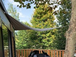 Camping Pas Cher vous présente avec son site Officiel campingpascher.fr, le Camping Le Mas Des Sédariès classé 3 étoiles, situé sur la commune de Villefort dans le département Lozere (Languedoc Roussillon) en France. Le camping Le Mas Des Sédariès, vous présente un hébergement de type mobil-home de 28 m² et télévision. Le camping Le Mas Des Sédariès vous propose du sam. 11 avril au sam. 18 avril 2026 pour 7 nuits à 456€. Cette location propose 163 dates différentes pour réserver votre séjour. Découvrez également les 11 autres gammes d'hébergements du camping. Les Avis clients pour le Camping Le Mas Des Sédariès sont excellents avec une note moyenne de 9 sur 10. Piscine extérieure, Aire de jeux enfants, Baby-foot, Canoë-kayak, Cyclisme, Golf, Parcours sportif, Ping-pong, Pétanque, Randonnée, Dépôt de pain, Snack/Bar, Épicerie,... En savoir plus : cliquez-ICI.