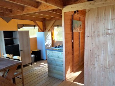 Cliquez pour découvrir toutes les photos de l'HÉBERGEMENT ! bungalow toilé - La Fontaine Du Roc photo 2