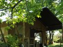 Cliquez pour découvrir toutes les photos de l'HÉBERGEMENT ! tente en toile et bois - camping La Fontaine Du Roc photo 3