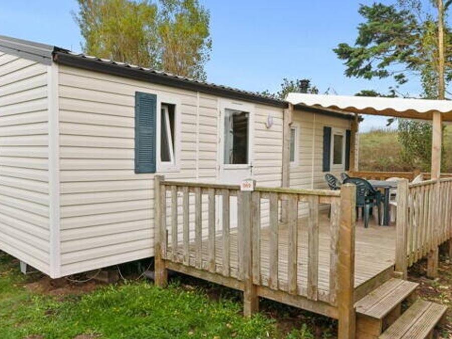 Camping Pas Cher vous présente avec son site Officiel campingpascher.fr, le Camping Borepo classé 3 étoiles, situé sur la commune de Villeveyrac dans le département Hérault (Languedoc Roussillon) en France. Le camping Borepo, vous présente un hébergement de type mobil-home de 31 m² avec climatisation. Le camping Borepo vous propose du sam. 27 juin au sam. 04 juillet 2026, en promotion à -25% pour 7 nuits à 315 € au lieu de 420,0 € soit une Économie de 105 €. Cette location propose 69 dates différentes pour réserver votre séjour. Découvrez également les 8 autres gammes d'hébergements du camping. Les Avis clients pour le Camping Borepo sont excellents avec une note moyenne de 8 sur 10. Piscine extérieure, Animations familiales, Aire de jeux enfants, Cyclisme, Ping-pong, Pétanque, Randonnée, Terrain de football, Terrain multisports, Bar, Dépôt de pain, Plats à emporter, Snack/Bar, Épicerie,... En savoir plus : cliquez-ICI.