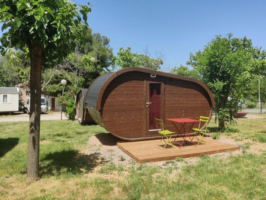 Camping Pas Cher vous présente avec son site Officiel campingpascher.fr, le Camping Borepo classé 3 étoiles, situé sur la commune de Villeveyrac dans le département Hérault (Languedoc Roussillon) en France. Le camping Borepo vous propose un hébergement de type hébergement insolite. L'établissement vous propose 8 autres types d'hébergements. Découvrez tous nos séjours à petits prix dans la commune et aux alentours de Villeveyrac du département : Hérault (Languedoc Roussillon). Les Avis clients pour le Camping Borepo sont excellents avec une note moyenne de 8 sur 10. Piscine extérieure, Animations familiales, Aire de jeux enfants, Cyclisme, Ping-pong, Pétanque, Randonnée, Terrain de football, Terrain multisports, Bar, Dépôt de pain, Plats à emporter, Snack/Bar, Épicerie,... En savoir plus : cliquez-ICI.