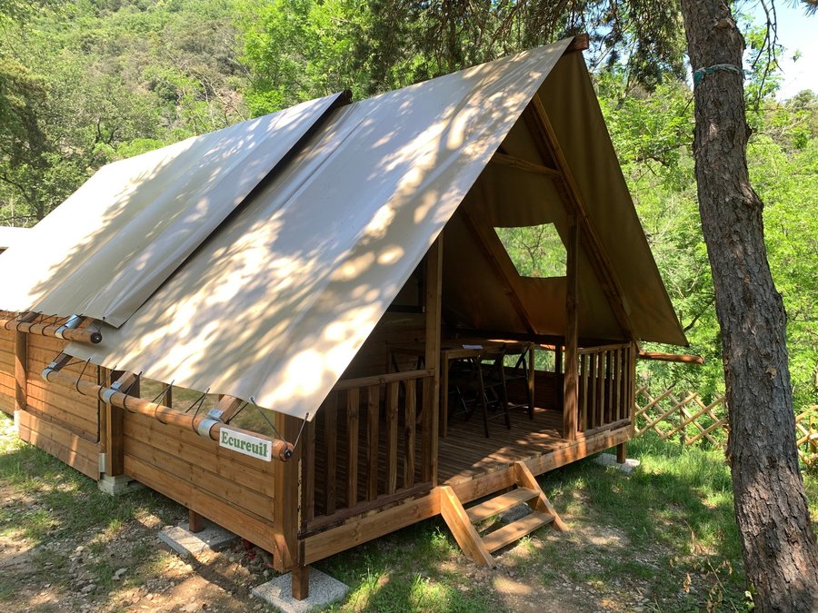 Camping Pas Cher vous présente avec son site Officiel campingpascher.fr, le Camping Iserand Calme Et Nature classé 3 étoiles, situé sur la commune de Vion dans le département Ardèche (Rhône Alpes) en France. Le camping Iserand Calme Et Nature vous propose un hébergement de type bungalow de 29 m² pour 4 personnes. L'établissement vous propose 11 autres types d'hébergements. Découvrez tous nos séjours à petits prix dans la commune et aux alentours de Vion du département : Ardèche (Rhône Alpes). Les Avis clients pour le Camping Iserand Calme Et Nature sont excellents avec une note moyenne de 8 sur 10. Piscine extérieure, Animation enfants, Animations familiales, Club ados, Club enfants, Aire de jeux enfants, Canoë-kayak, Centre équestre, Ping-pong, Pétanque, Randonnée, Bar, Snack/Bar,... En savoir plus : cliquez-ICI.