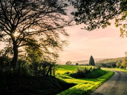 Camping Pas Cher vous présente avec son site Officiel campingpascher.fr, le Camping La Colline classé 4 étoiles, situé sur la commune de Virton dans le département Luxembourg (Wallonie) en Belgique. Le camping La Colline, vous présente un hébergement de type tente en toile et bois de 21 m² pour 5 personnes. Le camping La Colline vous proposeun séjour PAS CHER avec une REMISEdu sam. 06 juin au sam. 13 juin 2026, en promotion à -33% pour 7 nuits à 299 € au lieu de 446,27 € soit une Économie de 147,27 €. Cette location propose 151 dates différentes pour réserver votre séjour. Découvrez également les 5 autres gammes d'hébergements du camping. Les Avis clients pour le Camping La Colline sont excellents avec une note moyenne de 8 sur 10. Piscine extérieure, Animations familiales, Aire de jeux enfants, Canoë-kayak, Ping-pong, Pétanque, Terrain de football, Terrain de volley-ball, Bar, Dépôt de pain, Plats à emporter, Restaurant, Snack/Bar, Supermarché, Épicerie,... En savoir plus : cliquez-ICI.