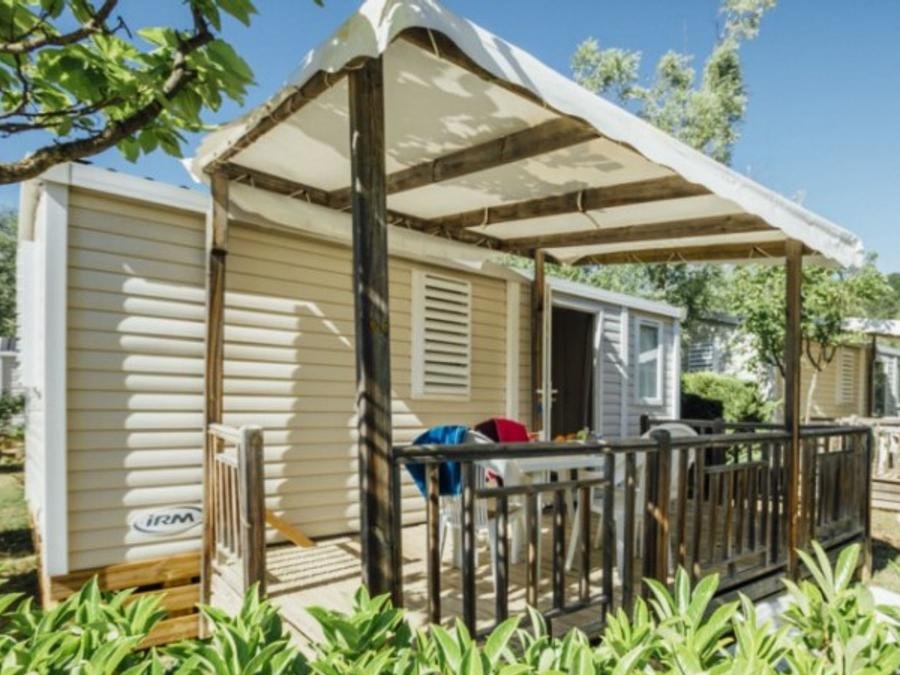 Camping Pas Cher vous présente avec son site Officiel campingpascher.fr, le Camping Hippocampe classé 5 étoiles, situé sur la commune de Volonne dans le département Alpes-de-haute-provence (Provence Alpes Côte D'azur) en France. Le camping Hippocampe vous propose un hébergement de type mobil-home de 21 m². Cet hébergement propose plus de 39 dates différentes pour réserver ! Pour dévouvrir la période la moins chère, consultez la rubrique 'Tarifs' et sélectionnez votre mois de départ. L'établissement vous propose 28 autres types d'hébergements. Découvrez tous nos séjours à petits prix dans la commune et aux alentours de Volonne du département : Alpes-de-haute-provence (Provence Alpes Côte D'azur). Les Avis clients pour le Camping Hippocampe sont excellents avec une note moyenne de 9 sur 10. Rivière, Lagon, Parc aquatique, Piscine extérieure, Animations familiales, Club ados, Club enfants, Aire de jeux enfants, Centre équestre, Court de tennis, Golf, Pétanque, Terrain multisports, Bar, Plats à emporter, Snack/Bar, Épicerie,... En savoir plus : cliquez-ICI.
