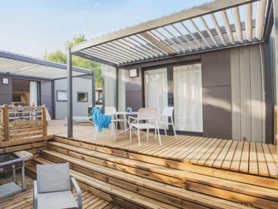 Camping Pas Cher vous présente avec son site Officiel campingpascher.fr, le Camping Hippocampe classé 5 étoiles, situé sur la commune de Volonne dans le département Alpes-de-haute-provence (Provence Alpes Côte D'azur) en France. Le camping Hippocampe vous propose un hébergement de type mobil-home de 59 m² pour 8 personnes (télévision). L'établissement vous propose 28 autres types d'hébergements. Découvrez tous nos séjours à petits prix dans la commune et aux alentours de Volonne du département : Alpes-de-haute-provence (Provence Alpes Côte D'azur). Les Avis clients pour le Camping Hippocampe sont excellents avec une note moyenne de 8 sur 10. Rivière, Lagon, Parc aquatique, Piscine extérieure, Animations familiales, Club ados, Club enfants, Aire de jeux enfants, Centre équestre, Court de tennis, Golf, Pétanque, Terrain multisports, Bar, Plats à emporter, Snack/Bar, Épicerie,... En savoir plus : cliquez-ICI.