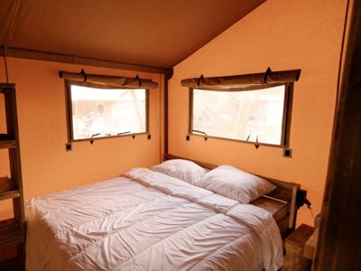 Cliquez pour découvrir toutes les photos de l'HÉBERGEMENT ! tente en toile et bois - Hippocampe photo 7