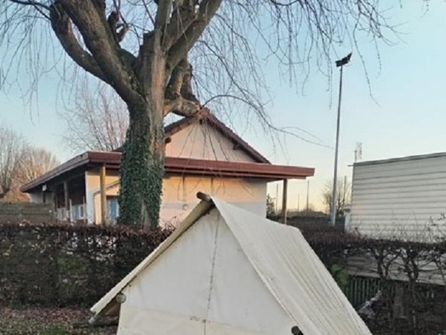 Camping Pas Cher vous présente avec son site Officiel campingpascher.fr, le Camping Le Renom classé 3 étoiles, situé sur la commune de Vonnas dans le département Ain (Rhône Alpes) en France. Le camping Le Renom, vous présente un hébergement de type tente. Le camping Le Renom vous propose du sam. 22 août au sam. 29 août 2026 pour 7 nuits à 203€. Cette location propose 111 dates différentes pour réserver votre séjour. Découvrez également les 6 autres gammes d'hébergements du camping. Les Avis clients pour le Camping Le Renom sont excellents avec une note moyenne de 8 sur 10. LacRivière, Piscine chauffée, Piscine extérieure, Aire de jeux enfants, Court de tennis, Ping-pong, Pétanque, Randonnée, Snack/Bar,... En savoir plus : cliquez-ICI.
