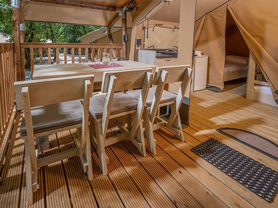 Cliquez pour découvrir toutes les photos de l'HÉBERGEMENT ! tente toile et bois - établissement Valkanela photo 3