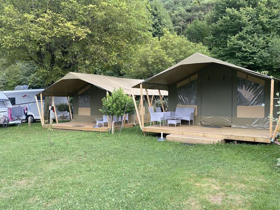 Cliquez pour découvrir toutes les photos de l'HÉBERGEMENT ! tente toile et bois - établissement Valkanela photo 3