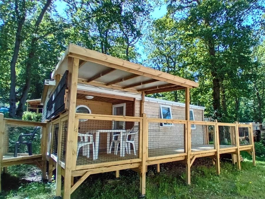 Camping Pas Cher vous présente avec son site Officiel campingpascher.fr, le Camping Flower La Chênaie classé 3 étoiles, situé sur la commune de Yport dans le département Seine-maritime (Haute Normandie) en France. Le camping Flower La Chênaie vous propose un hébergement de type mobil-home de 31 m² pour 2 personnes. L'établissement vous propose 8 autres types d'hébergements. Découvrez tous nos séjours à petits prix dans la commune et aux alentours de Yport du département : Seine-maritime (Haute Normandie). Les Avis clients pour le Camping Flower La Chênaie sont excellents avec une note moyenne de 8 sur 10. Piscine chauffée, Piscine couverte, Club enfants, Aire de jeux enfants, Canoë-kayak, Centre équestre, Court de tennis, Cyclisme, Golf, Ping-pong, Plongée, Pétanque, Randonnée, Structure gonflable enfants, Voile, Dépôt de pain, Pizzeria, Plats à emporter, Snack/Bar, Épicerie,... En savoir plus : cliquez-ICI.