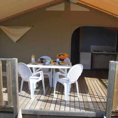 Cliquez pour découvrir toutes les photos de l'HÉBERGEMENT ! tente toile et bois - Le Pont Romain photo 2