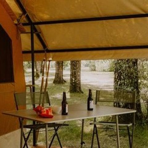 Cliquez pour découvrir toutes les photos de l'HÉBERGEMENT ! tente toile et bois - Le Pont Romain photo 2