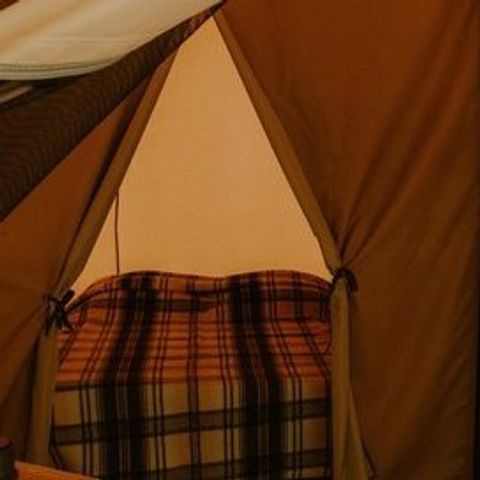 Cliquez pour découvrir toutes les photos de l'HÉBERGEMENT ! tente toile et bois - Le Pont Romain photo 4