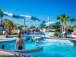 Camping Pas Cher vous présente avec son site Officiel campingpascher.fr, le Camping Le Nid D'Eté classé 4 étoiles, situé sur la commune de Olonne Sur Mer dans le département Vendée (Pays De La Loire) en France. Le camping Le Nid D'Eté, vous présente un hébergement de type mobil-home de 33 m² pour 6 personnes avec climatisation et télévision. Le camping Le Nid D'Eté vous propose du sam. 06 juin au sam. 13 juin 2026, en promotion à -22% pour 7 nuits à 209 € au lieu de 269,0 € soit une Économie de 60 €. Cette location propose 8 dates différentes pour réserver votre séjour. Découvrez également les 68 autres gammes d'hébergements du camping. Les Avis clients pour le Camping Le Nid D'Eté sont excellents avec une note moyenne de 8 sur 10. Piscine couverte, Piscine extérieure, Animations familiales, Club ados, Club enfants, Aire de jeux enfants, Canoë-kayak, Centre équestre, Golf, Jet-ski, Paddle, Ping-pong, Plongée, Pétanque, Salle de fitness, Salle de jeux vidéo, Surf, Terrain multisports, Trampoline, Bar, Dépôt de pain, Plats à emporter, Restaurant, Snack/Bar, Supermarché, Épicerie,... En savoir plus : cliquez-ICI.