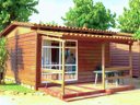 Camping Pas Cher vous présente avec son site Officiel campingpascher.fr, le Camping Resort Els Pins classé 4 étoiles, situé sur la commune de Malgrat De Mar dans le département Barcelone (Catalogne) en Espagne. Le camping Resort Els Pins, vous présente un hébergement de type bungalow de 25 m² avec climatisation et télévision. Le camping Resort Els Pins vous propose du lundi 06 avril au lundi 13 avril 2026, en promotion à -15% pour 7 nuits à 540,97 € au lieu de 636,44 € soit une Économie de 95,47 €. Cette location propose 203 dates différentes pour réserver votre séjour. Découvrez également les 7 autres gammes d'hébergements du camping. Les Avis clients pour le Camping Resort Els Pins sont excellents avec une note moyenne de 8 sur 10. LacMerRivière, Parc aquatique, Piscine extérieure, Animations familiales, Club enfants, Aire de jeux enfants, Canoë-kayak, Centre équestre, Cyclisme, Golf, Paddle, Ping-pong, Pétanque, Randonnée, Ski nautique, Terrain de volley-ball, Terrain multisports, Voile, kiteSurf, Bar, Dépôt de pain, Restaurant, Supermarché, Épicerie,... En savoir plus : cliquez-ICI.