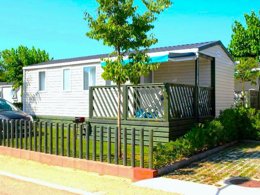 Camping Pas Cher vous présente avec son site Officiel campingpascher.fr, le Camping Resort Els Pins classé 4 étoiles, situé sur la commune de Malgrat De Mar dans le département Barcelone (Catalogne) en Espagne. Le camping Resort Els Pins, vous présente un hébergement de type mobil-home de 36 m² avec climatisation et télévision. Le camping Resort Els Pins vous propose du vendredi 06 mars au vendredi 13 mars 2026, en promotion à -15% pour 7 nuits à 675,44 € au lieu de 794,64 € soit une Économie de 119,20 €. Cette location propose 190 dates différentes pour réserver votre séjour. Découvrez également les 7 autres gammes d'hébergements du camping. Les Avis clients pour le Camping Resort Els Pins sont excellents avec une note moyenne de 8 sur 10. LacMerRivière, Parc aquatique, Piscine extérieure, Animations familiales, Club enfants, Aire de jeux enfants, Canoë-kayak, Centre équestre, Cyclisme, Golf, Paddle, Ping-pong, Pétanque, Randonnée, Ski nautique, Terrain de volley-ball, Terrain multisports, Voile, kiteSurf, Bar, Dépôt de pain, Restaurant, Supermarché, Épicerie,... En savoir plus : cliquez-ICI.