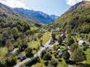 Camping Pas Cher vous présente avec son site Officiel campingpascher.fr, le Camping Flower Pyrénées Natura classé 4 étoiles, situé sur la commune de Estaing dans le département Hautes-pyrénées (Midi Pyrénées) en France. Le camping Flower Pyrénées Natura, vous présente un hébergement de type mobil-home de 22 m² et télévision. Le camping Flower Pyrénées Natura vous propose du dimanche 13 septembre au dimanche 20 septembre 2026 pour 7 nuits à 332€. Cette location propose 2 dates différentes pour réserver votre séjour. Découvrez également les 9 autres gammes d'hébergements du camping. Les Avis clients pour le Camping Flower Pyrénées Natura sont excellents avec une note moyenne de 8 sur 10. LacRivière, Piscine extérieure, Animations familiales, Canoë-kayak, Canyoning, Centre équestre, Cyclisme, Ping-pong, Piscine, Pétanque, Rafting, Randonnée, Terrain de badminton, Bar, Dépôt de pain, Épicerie,... En savoir plus : cliquez-ICI.