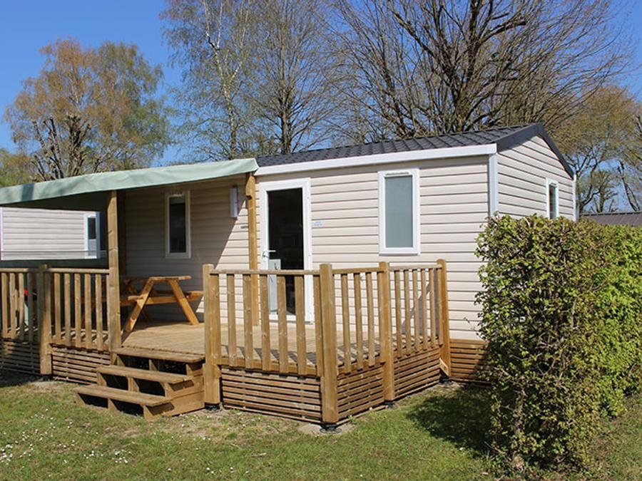 Camping Pas Cher vous présente avec son site Officiel campingpascher.fr, le Camping Le Val D'Amour classé 3 étoiles, situé sur la commune de Ounans dans le département Jura (Franche Comté) en France. Le camping Le Val D'Amour vous propose un hébergement de type mobil-home de 28 m² pour 6 personnes (télévision). L'établissement vous propose 10 autres types d'hébergements. Découvrez tous nos séjours à petits prix dans la commune et aux alentours de Ounans du département : Jura (Franche Comté). Les Avis clients pour le Camping Le Val D'Amour sont excellents avec une note moyenne de 8 sur 10. Rivière, Piscine extérieure, Animation enfants, Animations familiales, Aire de jeux enfants, Canoë-kayak, Pétanque, Randonnée, Terrain multisports, Trampoline, Bar, Pizzeria, Restaurant, Snack/Bar, Épicerie,... En savoir plus : cliquez-ICI.