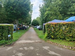 Camping Pas Cher vous présente avec son site Officiel campingpascher.fr, le Camping Le Val D'Amour classé 3 étoiles, situé sur la commune de Ounans dans le département Jura (Franche Comté) en France. Le camping Le Val D'Amour, vous présente un hébergement de type mobil-home de 21 m² pour 5 personnes. Le camping Le Val D'Amour vous propose du dimanche 28 juin au dimanche 05 juillet 2026 pour 7 nuits à 420€. Cette location propose 9 dates différentes pour réserver votre séjour. Découvrez également les 10 autres gammes d'hébergements du camping. Les Avis clients pour le Camping Le Val D'Amour sont excellents avec une note moyenne de 8 sur 10. Rivière, Piscine extérieure, Animation enfants, Animations familiales, Aire de jeux enfants, Canoë-kayak, Pétanque, Randonnée, Terrain multisports, Trampoline, Bar, Pizzeria, Restaurant, Snack/Bar, Épicerie,... En savoir plus : cliquez-ICI.