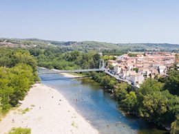 Camping Pas Cher vous présente avec son site Officiel campingpascher.fr, le Camping La Plage De L'Orb classé 3 étoiles, situé sur la commune de Cessenon dans le département Hérault (Languedoc Roussillon) en France. Le camping La Plage De L'Orb, vous présente un hébergement de type tente de 16 m² pour 1 personne. Le camping La Plage De L'Orb vous propose du vendredi 05 juin au vendredi 12 juin 2026 avec un DÉPART DEMAIN pour 7 nuits à 245€. Cette location propose 82 dates différentes pour réserver votre séjour. Découvrez également les 4 autres gammes d'hébergements du camping. Les Avis clients pour le Camping La Plage De L'Orb sont excellents avec une note moyenne de 8 sur 10. Rivière, Animations familiales, Aire de jeux enfants, Canoë-kayak, Cyclisme, Pétanque, Randonnée, Bar, Supermarché,... En savoir plus : cliquez-ICI.