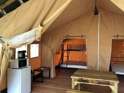 Cliquez pour découvrir toutes les photos de l'HÉBERGEMENT ! bungalow toilé - Paradis Aubeterre Sur Dronne photo 3