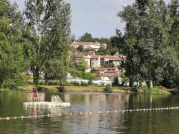 Camping Pas Cher vous présente avec son site Officiel campingpascher.fr, le Camping Paradis Aubeterre Sur Dronne classé 3 étoiles, situé sur la commune de Aubeterre Sur Dronne dans le département Charente (Poitou Charentes) en France. Le camping Paradis Aubeterre Sur Dronne vous propose un hébergement de type bungalow toilé de 24 m². L'établissement vous propose 11 autres types d'hébergements. Découvrez tous nos séjours à petits prix dans la commune et aux alentours de Aubeterre Sur Dronne du département : Charente (Poitou Charentes). Les Avis clients pour le Camping Paradis Aubeterre Sur Dronne sont excellents avec une note moyenne de 8 sur 10. Animations familiales, Club enfants, Aire de jeux enfants, Canoë-kayak, Court de tennis, Cyclisme, Ping-pong, Pétanque, Randonnée, Salle de jeux vidéo, Terrain de beach-volley, Bar, Dépôt de pain, Restaurant, Snack/Bar,... En savoir plus : cliquez-ICI.