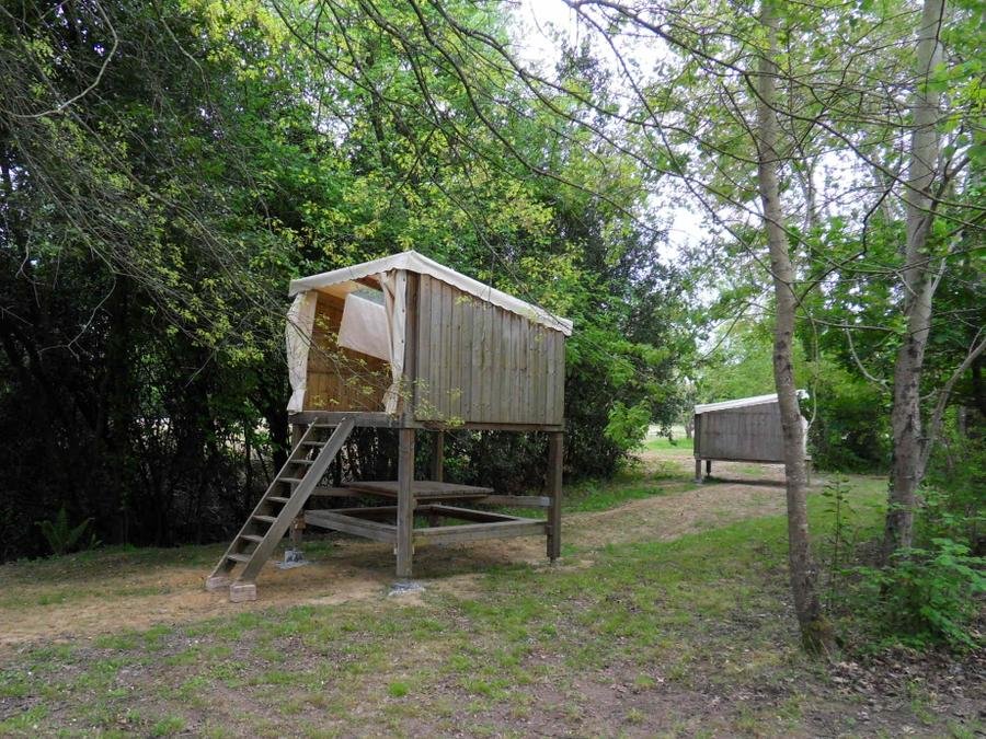 Camping Pas Cher vous présente avec son site Officiel campingpascher.fr, le Camping Etche Zahar classé 3 étoiles, situé sur la commune de Urt dans le département Pyrénées-atlantiques (Aquitaine) en France. Le camping Etche Zahar, vous présente un hébergement de type tente. Le camping Etche Zahar vous propose du jeudi 04 juin au jeudi 11 juin 2026 avec un DÉPART DEMAIN pour 7 nuits à 175€. Cette location propose 74 dates différentes pour réserver votre séjour. Découvrez également les 13 autres gammes d'hébergements du camping. Les Avis clients pour le Camping Etche Zahar sont excellents avec une note moyenne de 8 sur 10. LacMerRivière, Piscine extérieure, Aire de jeux enfants, Baby-foot, Canoë-kayak, Cyclisme, Jet-ski, Ping-pong, Planche à voile, Plongée, Pétanque, Randonnée, Salle de jeux vidéo, Bar, Dépôt de pain, Plats à emporter, Restaurant, Snack/Bar, Supermarché, Épicerie,... En savoir plus : cliquez-ICI.