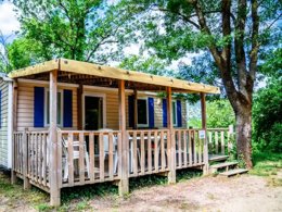 Camping Pas Cher vous présente avec son site Officiel campingpascher.fr, le Camping Parc Bellevue classé 3 étoiles, situé sur la commune de Cannes La Bocca dans le département Alpes-maritimes (Provence Alpes Côte D'azur) en France. Le camping Parc Bellevue, vous présente un hébergement de type mobil-home de 25 m² pour 5 personnes avec climatisation et télévision. Le camping Parc Bellevue vous proposeun séjour PAS CHER avec une REMISEdu sam. 09 mai au sam. 16 mai 2026, en promotion à -35% pour 7 nuits à 429 € au lieu de 660,0 € soit une Économie de 231 €. Cette location propose 36 dates différentes pour réserver votre séjour. Découvrez également les 6 autres gammes d'hébergements du camping. Les Avis clients pour le Camping Parc Bellevue sont excellents avec une note moyenne de 8 sur 10. Parc aquatique, Piscine extérieure, Animation ados, Animation enfants, Animations familiales, Club ados, Club enfants, Aire de jeux enfants, Ping-pong, Pétanque, Structure gonflable enfants, Bar, Dépôt de pain, Plats à emporter, Restaurant, Snack/Bar, Supermarché, Épicerie,... En savoir plus : cliquez-ICI.