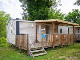 Camping Pas Cher vous présente avec son site Officiel campingpascher.fr, le Camping Parc Bellevue classé 3 étoiles, situé sur la commune de Cannes La Bocca dans le département Alpes-maritimes (Provence Alpes Côte D'azur) en France. Le camping Parc Bellevue, vous présente un hébergement de type mobil-home de 25 m² pour 5 personnes avec climatisation et télévision. Le camping Parc Bellevue vous proposeun séjour PAS CHER avec une REMISEdu sam. 09 mai au sam. 16 mai 2026, en promotion à -35% pour 7 nuits à 429 € au lieu de 660,0 € soit une Économie de 231 €. Cette location propose 36 dates différentes pour réserver votre séjour. Découvrez également les 6 autres gammes d'hébergements du camping. Les Avis clients pour le Camping Parc Bellevue sont excellents avec une note moyenne de 8 sur 10. Parc aquatique, Piscine extérieure, Animation ados, Animation enfants, Animations familiales, Club ados, Club enfants, Aire de jeux enfants, Ping-pong, Pétanque, Structure gonflable enfants, Bar, Dépôt de pain, Plats à emporter, Restaurant, Snack/Bar, Supermarché, Épicerie,... En savoir plus : cliquez-ICI.