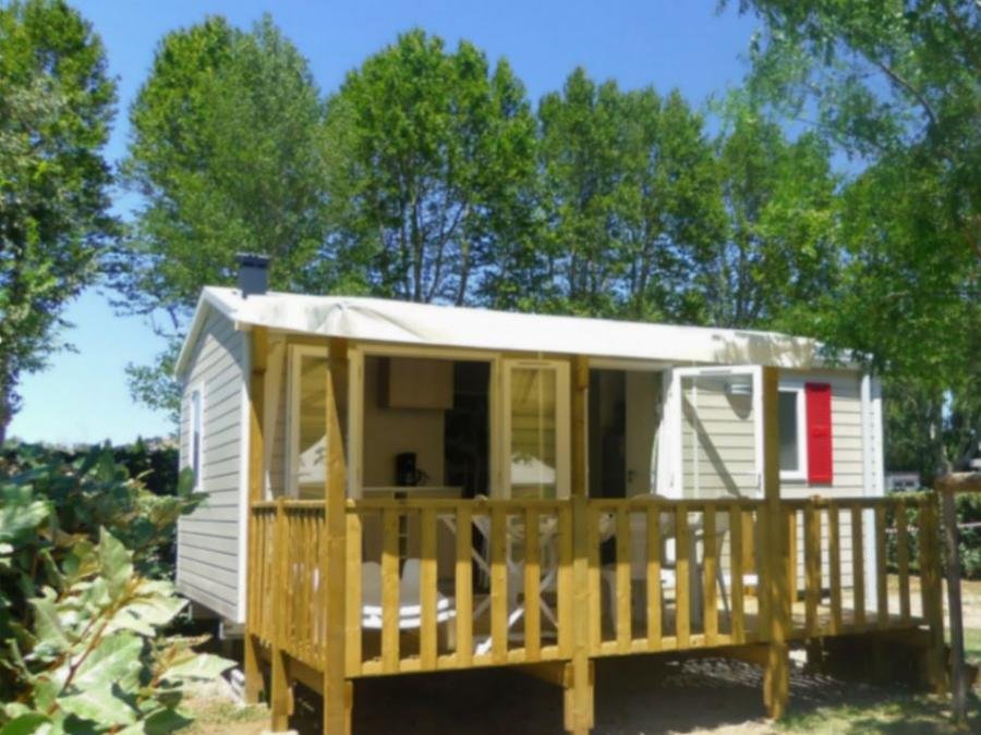 Camping Pas Cher vous présente avec son site Officiel campingpascher.fr, le Camping Intercommunal De La Durance classé 3 étoiles, situé sur la commune de Cavaillon dans le département Vaucluse (Provence Alpes Côte D'azur) en France. Le camping Intercommunal De La Durance, vous présente un hébergement de type mobil-home de 26 m² pour 4 personnes avec climatisation. Le camping Intercommunal De La Durance vous propose du sam. 29 août au sam. 05 septembre 2026 pour 7 nuits à 375€. Cette location propose 52 dates différentes pour réserver votre séjour. Découvrez également les 6 autres gammes d'hébergements du camping. Les Avis clients pour le Camping Intercommunal De La Durance sont de 7 sur 10. Piscine extérieure, Aire de jeux enfants, Canoë-kayak, Court de tennis, Cyclisme, Escalade, Parcours sportif, Ping-pong, Pétanque, Randonnée, Skatepark, Boulangerie, Brasserie, Créperie, Dépôt de pain, Pizzeria, Snack/Bar, Supermarché,... En savoir plus : cliquez-ICI.