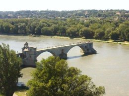 Camping Pas Cher vous présente avec son site Officiel campingpascher.fr, le Camping Intercommunal De La Durance classé 3 étoiles, situé sur la commune de Cavaillon dans le département Vaucluse (Provence Alpes Côte D'azur) en France. Le camping Intercommunal De La Durance, vous présente un hébergement de type mobil-home de 36 m² pour 1 personne avec climatisation. Le camping Intercommunal De La Durance vous propose du mercredi 01 avril au mercredi 08 avril 2026 pour 7 nuits à 425€. Cette location propose 108 dates différentes pour réserver votre séjour. Découvrez également les 5 autres gammes d'hébergements du camping. Les Avis clients pour le Camping Intercommunal De La Durance sont de 7 sur 10. Piscine extérieure, Aire de jeux enfants, Canoë-kayak, Court de tennis, Cyclisme, Escalade, Parcours sportif, Ping-pong, Pétanque, Randonnée, Skatepark, Boulangerie, Brasserie, Créperie, Dépôt de pain, Pizzeria, Snack/Bar, Supermarché,... En savoir plus : cliquez-ICI.