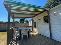 Camping Pas Cher vous présente avec son site Officiel campingpascher.fr, le Camping Intercommunal De La Durance classé 3 étoiles, situé sur la commune de Cavaillon dans le département Vaucluse (Provence Alpes Côte D'azur) en France. Le camping Intercommunal De La Durance, vous présente un hébergement de type mobil-home de 24 m² pour 4 personnes. Le camping Intercommunal De La Durance vous propose du mercredi 01 avril au mercredi 08 avril 2026 pour 7 nuits à 320€. Cette location propose 122 dates différentes pour réserver votre séjour. Découvrez également les 5 autres gammes d'hébergements du camping. Les Avis clients pour le Camping Intercommunal De La Durance sont de 7 sur 10. Piscine extérieure, Aire de jeux enfants, Canoë-kayak, Court de tennis, Cyclisme, Escalade, Parcours sportif, Ping-pong, Pétanque, Randonnée, Skatepark, Boulangerie, Brasserie, Créperie, Dépôt de pain, Pizzeria, Snack/Bar, Supermarché,... En savoir plus : cliquez-ICI.