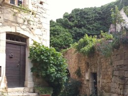 Camping Pas Cher vous présente avec son site Officiel campingpascher.fr, le Camping Intercommunal De La Durance classé 3 étoiles, situé sur la commune de Cavaillon dans le département Vaucluse (Provence Alpes Côte D'azur) en France. Le camping Intercommunal De La Durance, vous présente un hébergement de type mobil-home de 26 m² pour 4 personnes avec climatisation. Le camping Intercommunal De La Durance vous propose du mercredi 01 avril au mercredi 08 avril 2026 pour 7 nuits à 300€. Cette location propose 122 dates différentes pour réserver votre séjour. Découvrez également les 5 autres gammes d'hébergements du camping. Les Avis clients pour le Camping Intercommunal De La Durance sont de 7 sur 10. Piscine extérieure, Aire de jeux enfants, Canoë-kayak, Court de tennis, Cyclisme, Escalade, Parcours sportif, Ping-pong, Pétanque, Randonnée, Skatepark, Boulangerie, Brasserie, Créperie, Dépôt de pain, Pizzeria, Snack/Bar, Supermarché,... En savoir plus : cliquez-ICI.