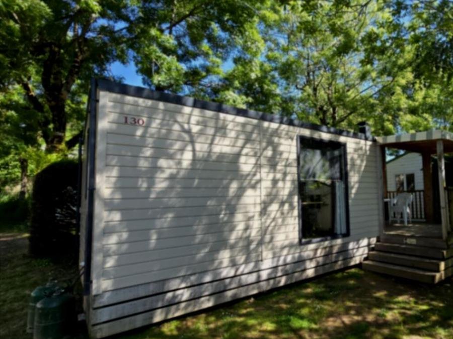 Camping Pas Cher vous présente avec son site Officiel campingpascher.fr, le Camping Les Mancellieres classé 4 étoiles, situé sur la commune de Avrille dans le département Vendée (Pays De La Loire) en France. Le camping Les Mancellieres vous propose un hébergement de type mobil-home de 23 m² pour 3 personnes (télévision). Cet hébergement propose plus de 40 dates différentes pour réserver ! Pour dévouvrir la période la moins chère, consultez la rubrique 'Tarifs' et sélectionnez votre mois de départ. L'établissement vous propose 14 autres types d'hébergements. Découvrez tous nos séjours à petits prix dans la commune et aux alentours de Avrille du département : Vendée (Pays De La Loire). Les Avis clients pour le Camping Les Mancellieres sont excellents avec une note moyenne de 9 sur 10. Mer, Piscine couverte, Piscine extérieure, Animation enfants, Animations familiales, Aire de jeux enfants, Baby-foot, Canoë-kayak, Centre équestre, Cyclisme, Golf, Parcours sportif, Ping-pong, Piscine, Plongée, Pétanque, Randonnée, Terrain multisports, Voile, Bar, Dépôt de pain, Pizzeria, Snack/Bar, Épicerie,... En savoir plus : cliquez-ICI.