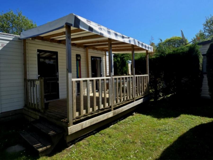 Camping Pas Cher vous présente avec son site Officiel campingpascher.fr, le Camping Les Mancellieres classé 4 étoiles, situé sur la commune de Avrille dans le département Vendée (Pays De La Loire) en France. Le camping Les Mancellieres vous propose un hébergement de type mobil-home de 21 m² pour 1 personne (télévision). Cet hébergement propose plus de 32 dates différentes pour réserver ! Pour dévouvrir la période la moins chère, consultez la rubrique 'Tarifs' et sélectionnez votre mois de départ. L'établissement vous propose 14 autres types d'hébergements. Découvrez tous nos séjours à petits prix dans la commune et aux alentours de Avrille du département : Vendée (Pays De La Loire). Les Avis clients pour le Camping Les Mancellieres sont excellents avec une note moyenne de 9 sur 10. Mer, Piscine couverte, Piscine extérieure, Animation enfants, Animations familiales, Aire de jeux enfants, Baby-foot, Canoë-kayak, Centre équestre, Cyclisme, Golf, Parcours sportif, Ping-pong, Piscine, Plongée, Pétanque, Randonnée, Terrain multisports, Voile, Bar, Dépôt de pain, Pizzeria, Snack/Bar, Épicerie,... En savoir plus : cliquez-ICI.