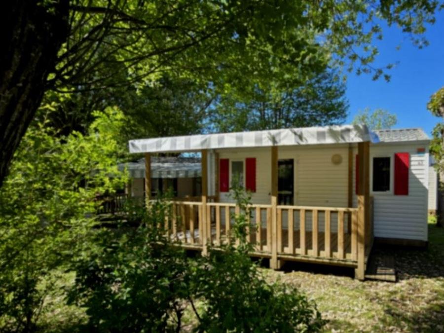 Camping Pas Cher vous présente avec son site Officiel campingpascher.fr, le Camping Les Mancellieres classé 4 étoiles, situé sur la commune de Avrille dans le département Vendée (Pays De La Loire) en France. Le camping Les Mancellieres vous propose un hébergement de type mobil-home de 23 m² pour 3 personnes (télévision). Cet hébergement propose plus de 38 dates différentes pour réserver ! Pour dévouvrir la période la moins chère, consultez la rubrique 'Tarifs' et sélectionnez votre mois de départ. L'établissement vous propose 14 autres types d'hébergements. Découvrez tous nos séjours à petits prix dans la commune et aux alentours de Avrille du département : Vendée (Pays De La Loire). Les Avis clients pour le Camping Les Mancellieres sont excellents avec une note moyenne de 9 sur 10. Mer, Piscine couverte, Piscine extérieure, Animation enfants, Animations familiales, Aire de jeux enfants, Baby-foot, Canoë-kayak, Centre équestre, Cyclisme, Golf, Parcours sportif, Ping-pong, Piscine, Plongée, Pétanque, Randonnée, Terrain multisports, Voile, Bar, Dépôt de pain, Pizzeria, Snack/Bar, Épicerie,... En savoir plus : cliquez-ICI.