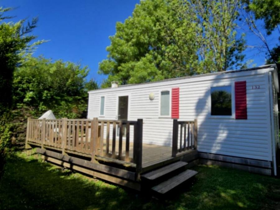Camping Pas Cher vous présente avec son site Officiel campingpascher.fr, le Camping Les Mancellieres classé 4 étoiles, situé sur la commune de Avrille dans le département Vendée (Pays De La Loire) en France. Le camping Les Mancellieres vous propose un hébergement de type mobil-home de 30 m² pour 5 personnes (télévision). L'établissement vous propose 13 autres types d'hébergements. Découvrez tous nos séjours à petits prix dans la commune et aux alentours de Avrille du département : Vendée (Pays De La Loire). Les Avis clients pour le Camping Les Mancellieres sont excellents avec une note moyenne de 9 sur 10. Mer, Piscine couverte, Piscine extérieure, Animation enfants, Animations familiales, Aire de jeux enfants, Baby-foot, Canoë-kayak, Centre équestre, Cyclisme, Golf, Parcours sportif, Ping-pong, Piscine, Plongée, Pétanque, Randonnée, Terrain multisports, Voile, Bar, Dépôt de pain, Pizzeria, Snack/Bar, Épicerie,... En savoir plus : cliquez-ICI.