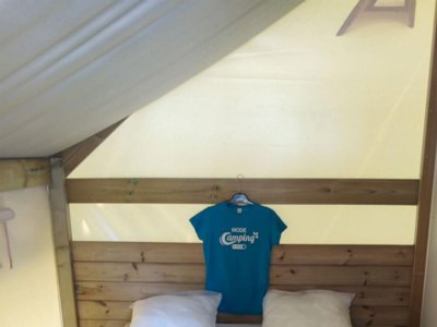 Cliquez pour découvrir toutes les photos de l'HÉBERGEMENT ! tente en toile et bois - Les Mancellieres photo 3