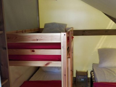 Cliquez pour découvrir toutes les photos de l'HÉBERGEMENT ! tente en toile et bois - Les Mancellieres photo 4