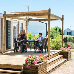 Camping Pas Cher vous présente avec son site Officiel campingpascher.fr, le Camping Les Muriers classé 4 étoiles, situé sur la commune de Vendres dans le département Hérault (Languedoc Roussillon) en France. Le camping Les Muriers, vous présente un hébergement de type chalet de 34 m² avec climatisation et télévision. Le camping Les Muriers vous proposeun séjour PAS CHER avec une REMISEdu sam. 04 avril au sam. 11 avril 2026, en promotion à -35% pour 7 nuits à 339 € au lieu de 521,54 € soit une Économie de 182,54 €. Cette location propose 23 dates différentes pour réserver votre séjour. Découvrez également les 4 autres gammes d'hébergements du camping. Les Avis clients pour le Camping Les Muriers sont excellents avec une note moyenne de 8 sur 10. LacMer, Piscine extérieure, Animations familiales, Club enfants, Aire de jeux enfants, Ping-pong, Pétanque, Terrain multisports, Bar, Snack/Bar, Supermarché,... En savoir plus : cliquez-ICI.