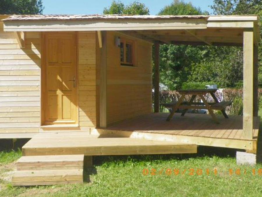 Camping Pas Cher vous présente avec son site Officiel campingpascher.fr, le Camping Les Vernières classé 5 étoiles, situé sur la commune de La Bourboule dans le département Puy-de-dôme (Auvergne) en France. Le camping Les Vernières, vous présente un hébergement de type bungalow de 25 m² pour 4 personnes et télévision. Le camping Les Vernières vous propose du sam. 20 juin au sam. 27 juin 2026 pour 7 nuits à 492€. Cette location propose 15 dates différentes pour réserver votre séjour. Découvrez également les 8 autres gammes d'hébergements du camping. Les Avis clients pour le Camping Les Vernières sont excellents avec une note moyenne de 8 sur 10. LacRivière, Piscine couverte, Animations familiales, Club ados, Club enfants, Aire de jeux enfants, Baby-foot, Canoë-kayak, Centre équestre, Cyclisme, Golf, Ping-pong, Piscine, Planche à voile, Pédalo, Pétanque, Randonnée, Salle de fitness, Salle de jeux vidéo, Structure gonflable enfants, Terrain de football, Terrain de volley-ball, Terrain multisports, Trampoline, Bar, Boulangerie, Dépôt de pain, Pizzeria, Plats à emporter, Restaurant, Snack/Bar, Station-service, Supermarché, Épicerie,... En savoir plus : cliquez-ICI.