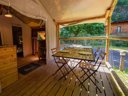 Cliquez pour découvrir toutes les photos de l'HÉBERGEMENT ! tente en toile et bois - camping Les Vernières photo 3