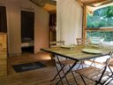 Cliquez pour découvrir toutes les photos de l'HÉBERGEMENT ! tente en toile et bois - camping Les Vernières photo 5